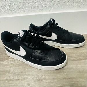 Nike Men's Black and White Sneakers